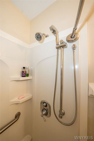 17 Niagara Shore Drive 17, Tonawanda, NY 14150