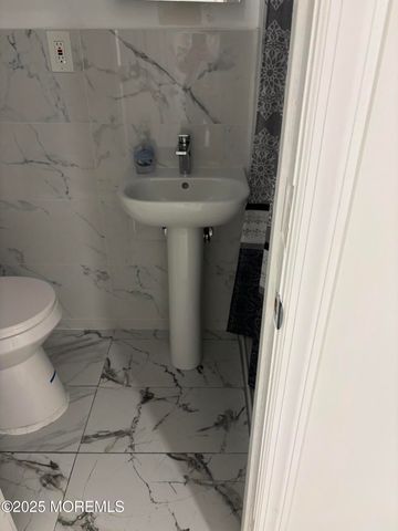 295 Roosevelt Avenue, Oakhurst, NJ 07755