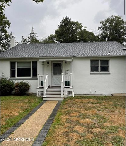 295 Roosevelt Avenue, Oakhurst, NJ 07755