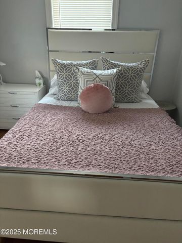 295 Roosevelt Avenue, Oakhurst, NJ 07755