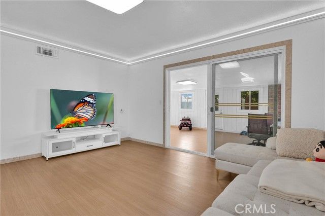 927 N Glenn, Ontario, CA 91764