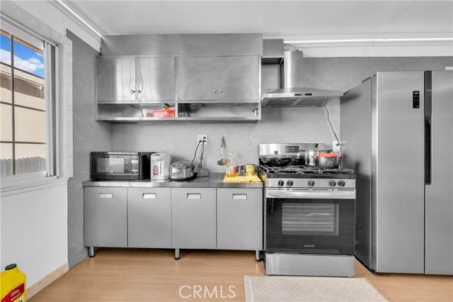 927 N Glenn, Ontario, CA 91764