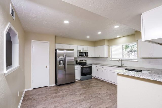 4402 Dawn Creek Lane, Spring, TX 77388