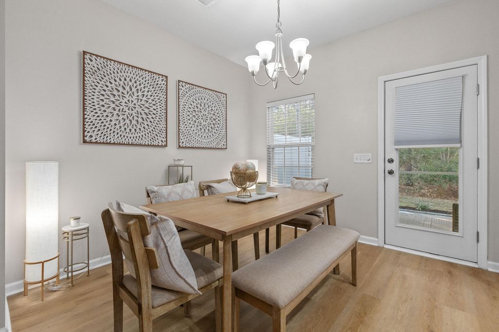 Image 11 of property listing at 1086 Bennington Drive, Charleston, SC 29492