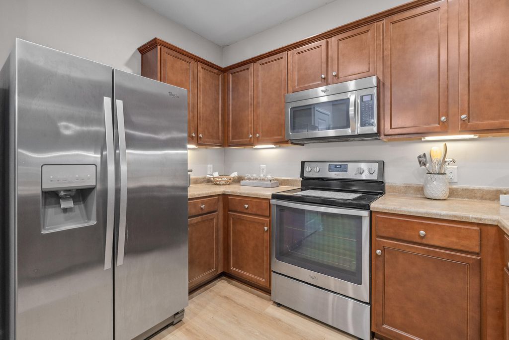 Image 16 of property listing at 1086 Bennington Drive, Charleston, SC 29492