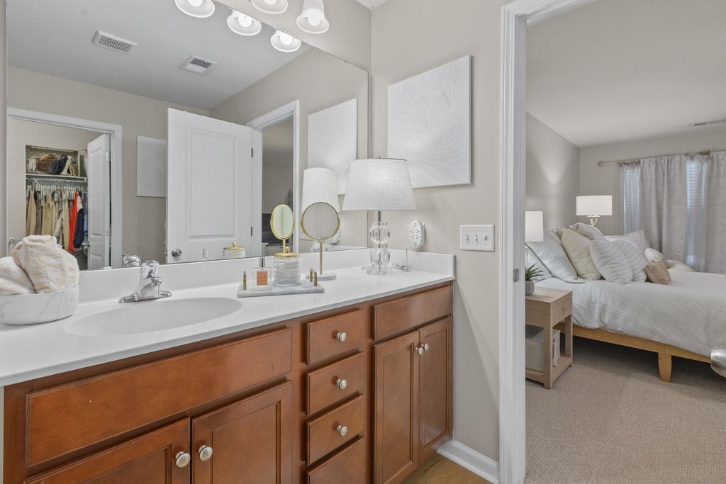 Image 26 of property listing at 1086 Bennington Drive, Charleston, SC 29492