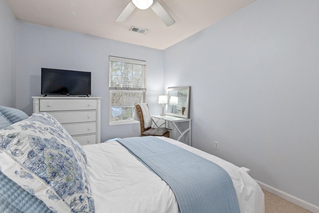 Image 30 of property listing at 1086 Bennington Drive, Charleston, SC 29492