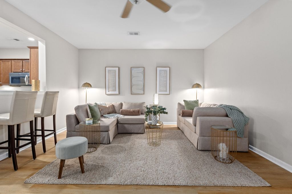 Image 5 of property listing at 1086 Bennington Drive, Charleston, SC 29492