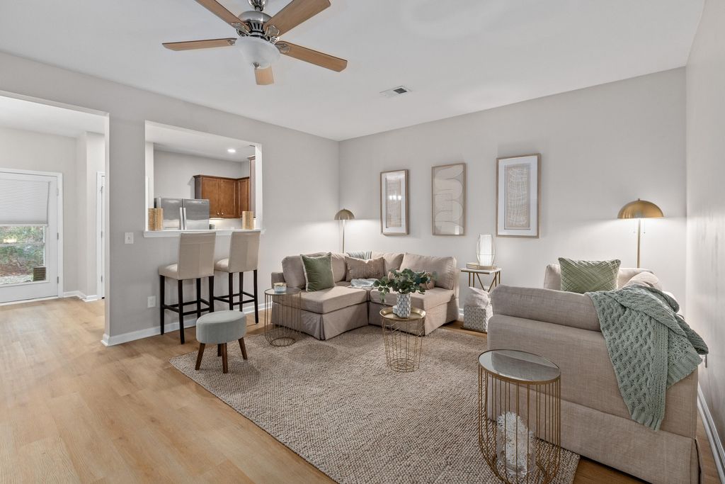 Image 8 of property listing at 1086 Bennington Drive, Charleston, SC 29492