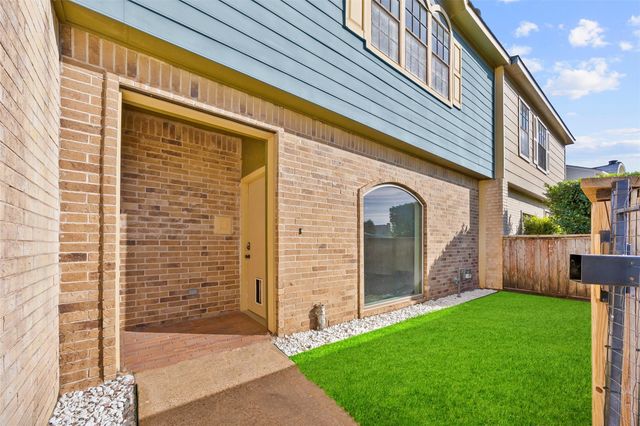 10715 Sandpiper Drive, Houston, TX 77096