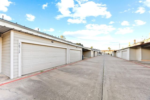 10715 Sandpiper Drive, Houston, TX 77096