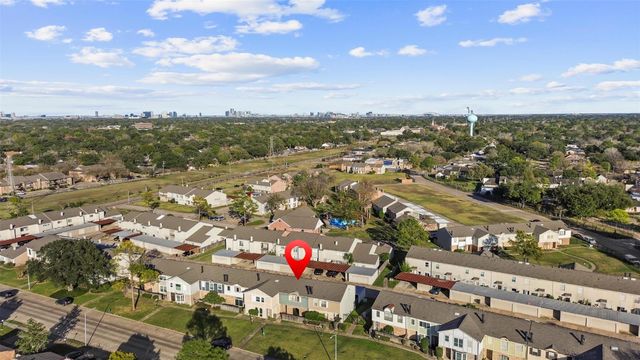 10715 Sandpiper Drive, Houston, TX 77096