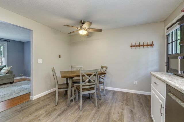 8 Midridge Circle, Londonderry, NH 03053