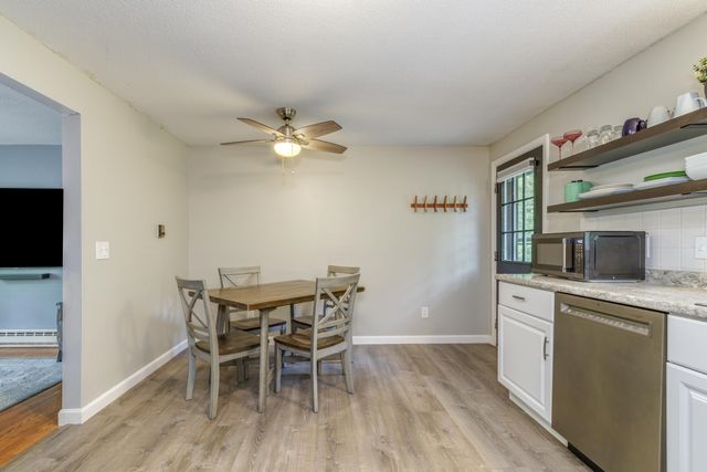 8 Midridge Circle, Londonderry, NH 03053