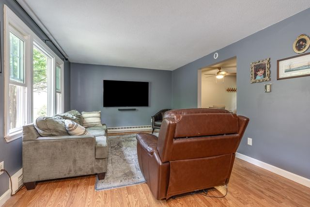 8 Midridge Circle, Londonderry, NH 03053