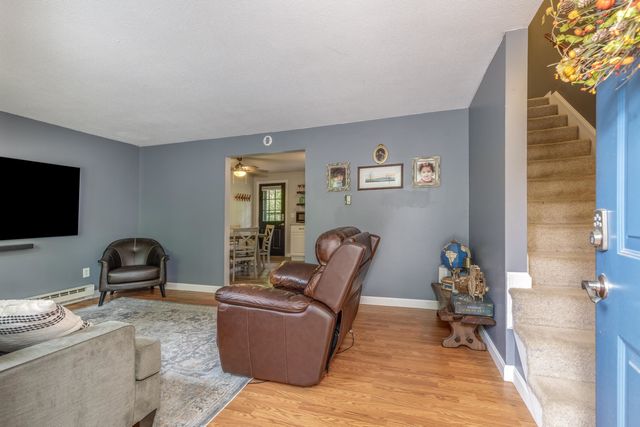8 Midridge Circle, Londonderry, NH 03053