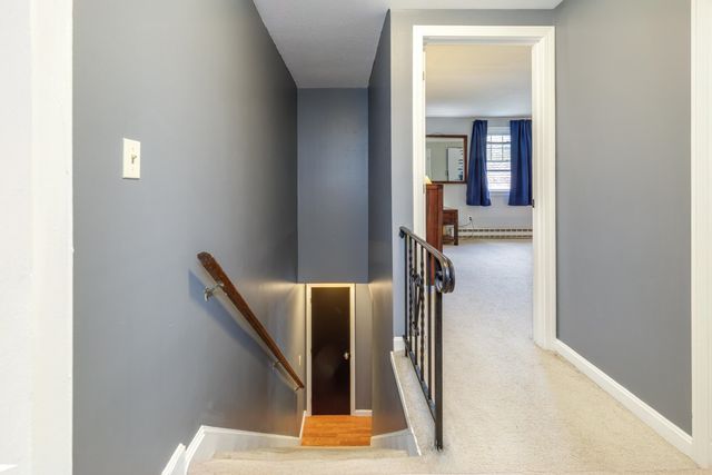 8 Midridge Circle, Londonderry, NH 03053