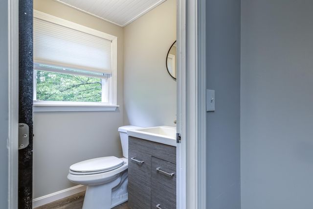 8 Midridge Circle, Londonderry, NH 03053