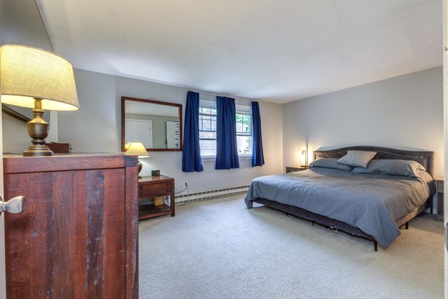 8 Midridge Circle, Londonderry, NH 03053
