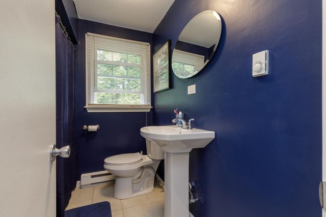 8 Midridge Circle, Londonderry, NH 03053