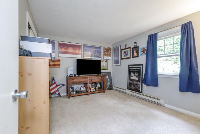 8 Midridge Circle, Londonderry, NH 03053