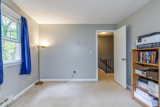 8 Midridge Circle, Londonderry, NH 03053