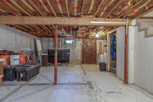 8 Midridge Circle, Londonderry, NH 03053