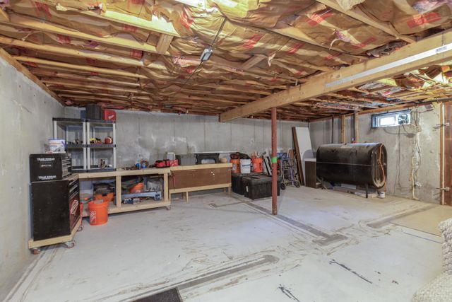 8 Midridge Circle, Londonderry, NH 03053
