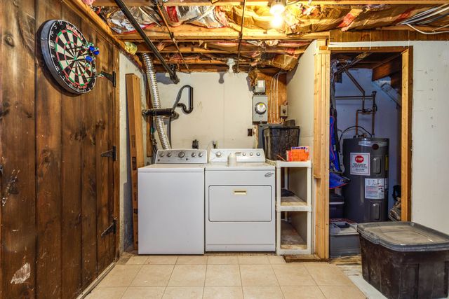 8 Midridge Circle, Londonderry, NH 03053