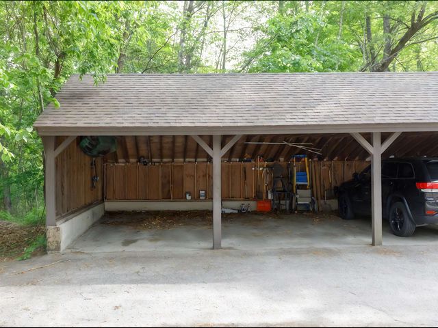 8 Midridge Circle, Londonderry, NH 03053