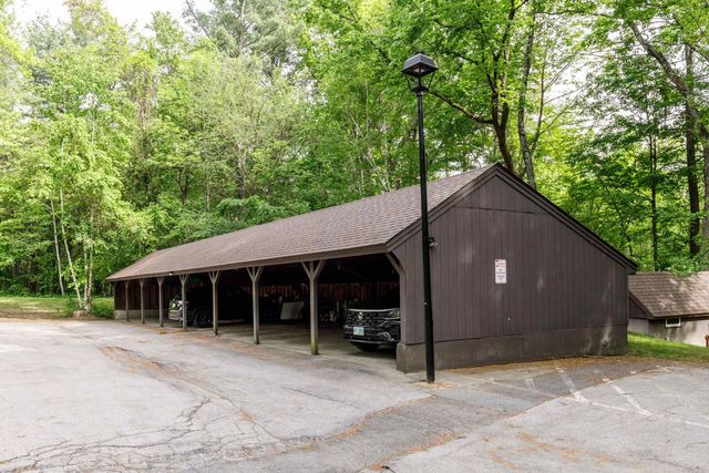 8 Midridge Circle, Londonderry, NH 03053