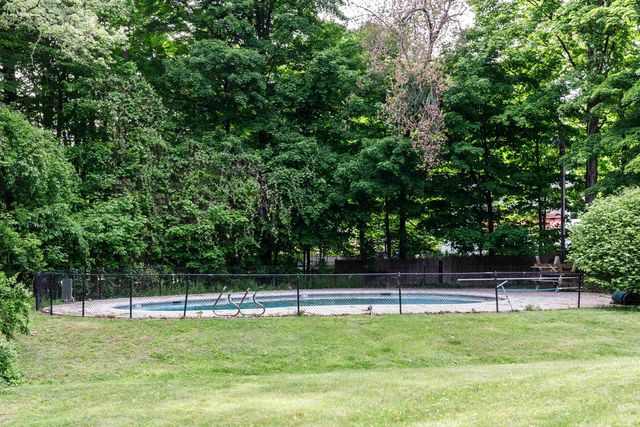 8 Midridge Circle, Londonderry, NH 03053