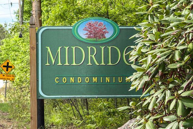 8 Midridge Circle, Londonderry, NH 03053
