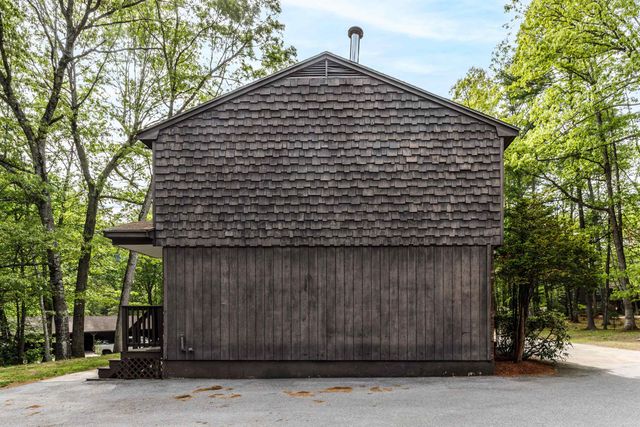 8 Midridge Circle, Londonderry, NH 03053