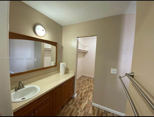 20440 SW 122nd Pl Side apt, Miami, FL 33177