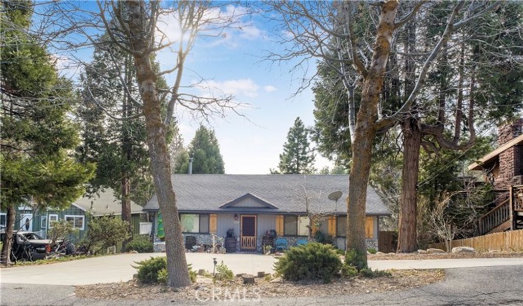352 Cedarbrook Drive, Twin Peaks, CA 92391
