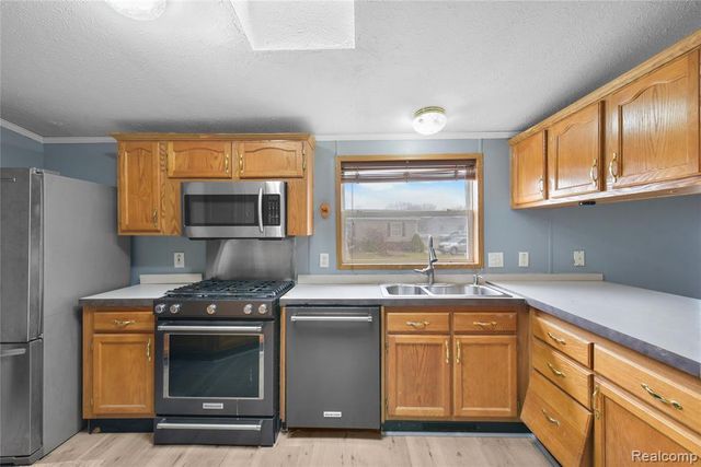 9072 Greentree Drive, Newport, MI 48166