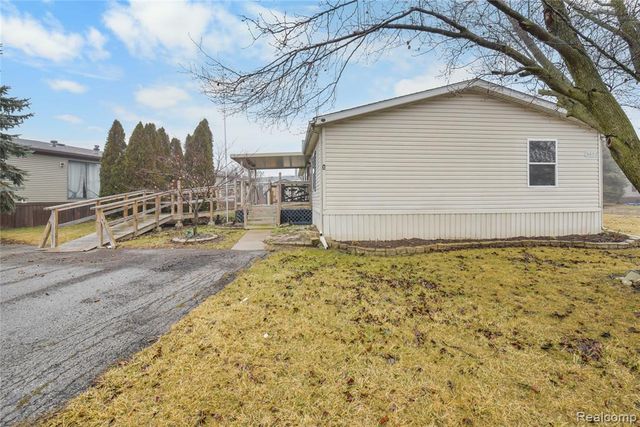 9072 Greentree Drive, Newport, MI 48166