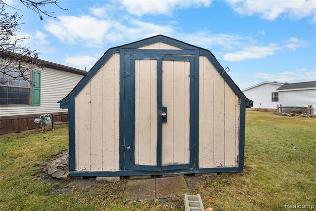 9072 Greentree Drive, Newport, MI 48166