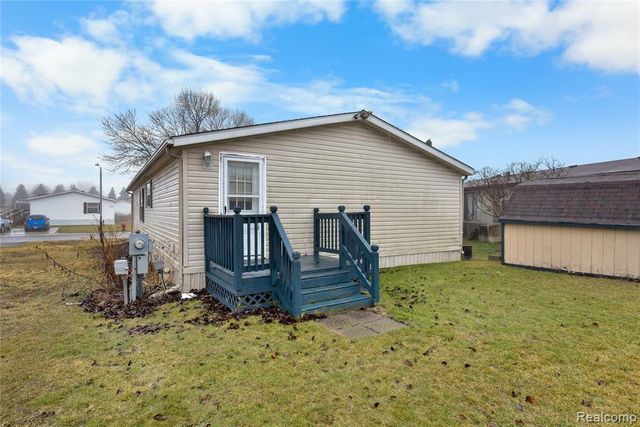 9072 Greentree Drive, Newport, MI 48166