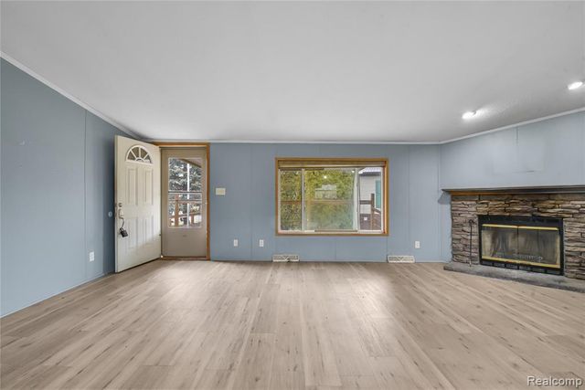 9072 Greentree Drive, Newport, MI 48166