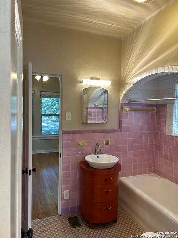 224 E Rosewood Ave Apt 1, San Antonio, TX 78212