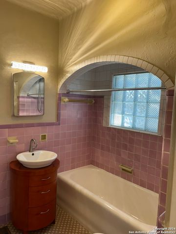 224 E Rosewood Ave Apt 1, San Antonio, TX 78212