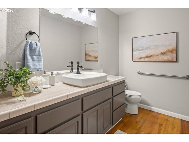 2262 TODD St, Eugene, OR 97405