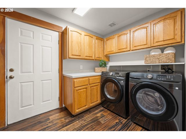 2262 TODD St, Eugene, OR 97405