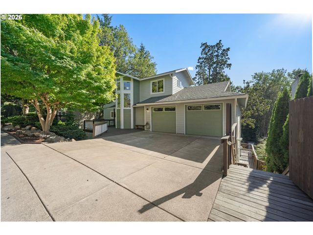 2262 TODD St, Eugene, OR 97405