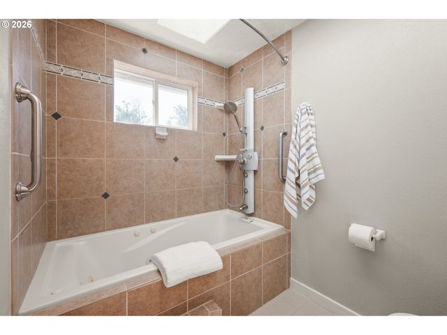 2262 TODD St, Eugene, OR 97405