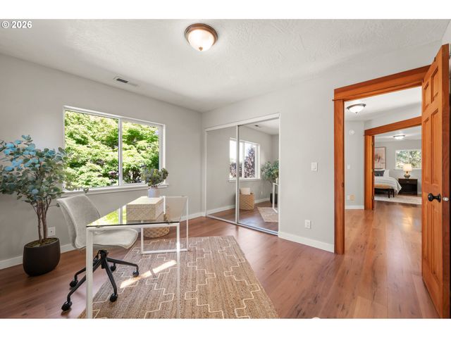 2262 TODD St, Eugene, OR 97405