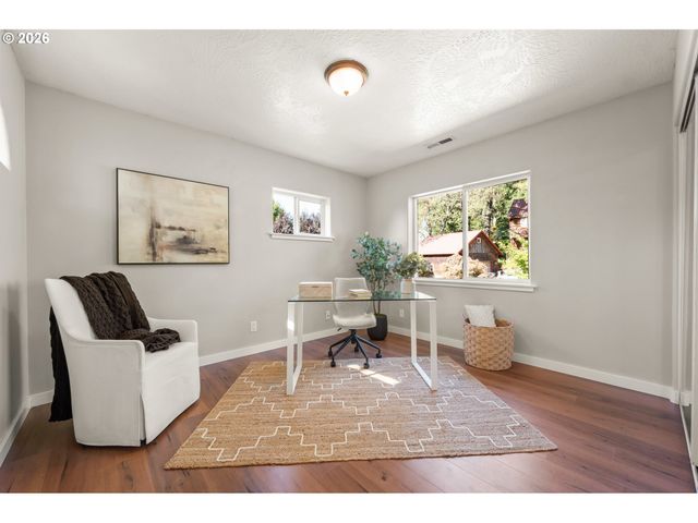 2262 TODD St, Eugene, OR 97405