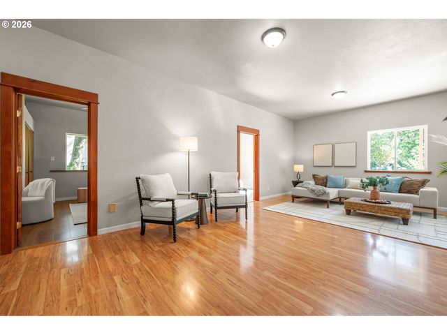 2262 TODD St, Eugene, OR 97405